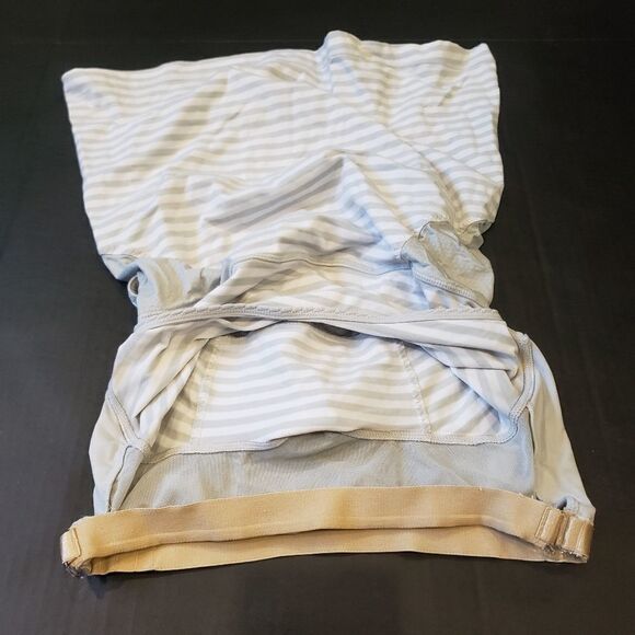 LULULEMON GRAY WHITE STRIPE SLEEVELESS ACTIVEWEAR ATHLETIC SHELF BRA TANK - Picture 7 of 16